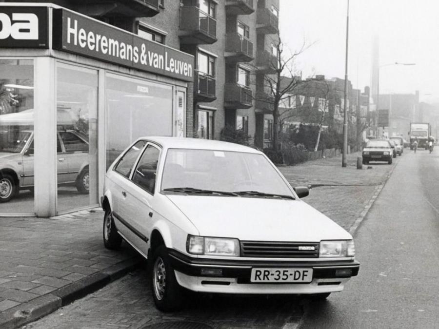  Mazda 323 3-Door 1985 года  (фото 2 из 5)